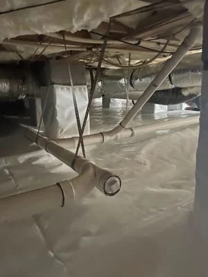 Crawl space with vapor barrier encapsulation and drainage system installed